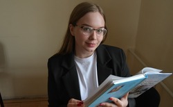 Учитель Троицкой школы Кристина Ясеновская победила в муниципальном конкурсе «Педагогический дебют»