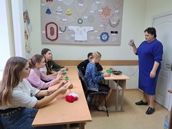 Мастер-класс «Птица счастья» прошёл в Доме культуры села Сапрыкино губкинской территории