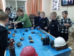 Скороднянские школьники посетили музей истории КМА Губкина