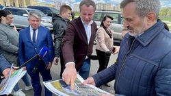 Вячеслав Гладков обсудил строительство 50-метрового бассейна в Губкине