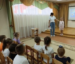 Троицкие библиотекари провели для детсадовцев музыкально-литературное мероприятие