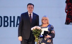 Директор Детской художественной школы Губкина Ирина Летягина получила заслуженную награду