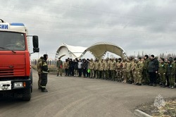Губкинские спасатели обучили навыкам борьбы с огнём воспитанников Центра «Воин»
