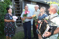 Жительница села Богословка губкинской территории Любовь Коняева отметила 70-летний юбилей