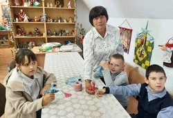 Юные жители села Богословка приняли участие в мастер-классе «Зайчик на пальчик»