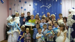 Губкинские депутаты организовали благотворительную акцию «Тёплые рукавички»