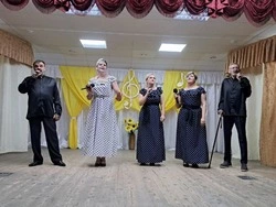 Культработники Коньшинского ДК выступили для сапрыкинцев 