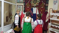 Истобнянские ребята губкинской территории узнали историю появления русского народного костюма