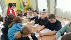 Истобнянские культработники провели правовую викторину «Шагать по жизни в ногу с правом»