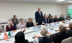 Василий Голиков посетил Комплексный центр социального обслуживания населения