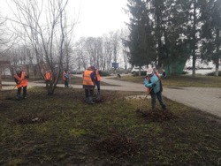 Троицкие коммунальщики губкинской территории приступили к уборке улиц после зимы