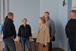 Оксана Козлитина проконтролировала ход ремонта в школах Губкинского горокруга