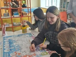 Губкинские библиотекари организовали интерактивную игру –эксперимент «Россия на ладони»