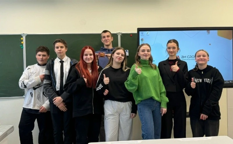 Сотрудники ЦКР села Сергиевка губкинской территории провели яркую и весёлую программу