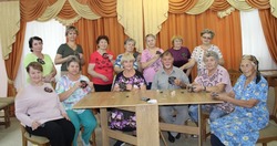 Губкинские пенсионеры посетили мастер-класс «Красота своими руками»