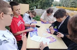 Мастер-класс по живописи «Мир цвета» прошёл в школе села Истобное губкинской территории 