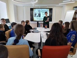 Троицкие библиотекари провели литературно-патриотический вечер «Жди меня»