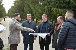 Михаил Лобазнов провёл выездное совещание по благоустройству сквера по улице Лазарева
