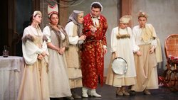 Премьера спектакля «Хандрить по‑русски» прошла в Губкинском театре для детей и молодёжи