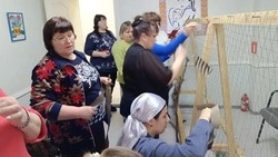 В Архангельском досуговом центре стартовал значимый проект – плетение маскировочных сетей