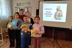 Губкинские библиотекари организовали литературный портрет «Вячеслав Колесник – писатель-кудесник»