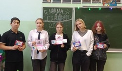 Губкинские школьники приняли участие в мастер-классе «Открытка сюрприз»