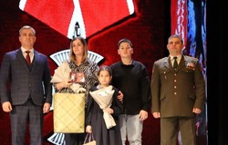Михаил Лобазнов передал ордена Мужества семьям погибших губкинских военнослужащих