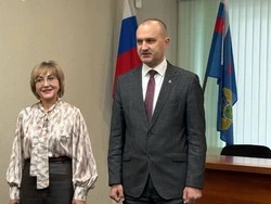 Василий Голикова и Галина Колесникова поздравили сотрудников прокуратуры Губкина с профпраздником