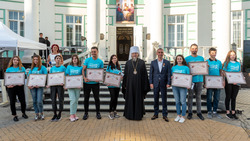 Белгородская митрополия наградила боровшихся с COVID-19 добровольцев