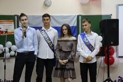 Одиннадцатиклассники села Бобровы Дворы губкинской территории закончили школу 