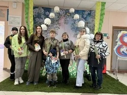 Коллектив и учащиеся Троицкой школы поздравили милых дам праздничным концертом