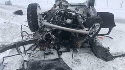 Иномарка столкнулась с грузовиком на трассе под Губкином