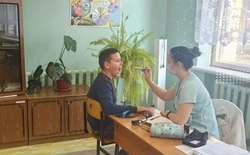 Врачи-специалисты осмотрели детей села Сапрыкино губкинской территории 