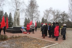 Жители Губкинского горокруга почтили память погибших на войне в День Неизвестного солдата