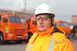 Сотрудник Лебединского ГОКа Дмитрий Панов — о работе по ремонту дорог 
