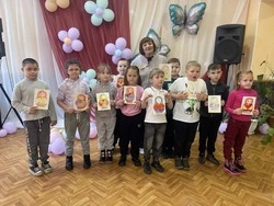 Маленькие жители посёлка Троицкий посетили мастер-класс по росписи «Матрёшка»