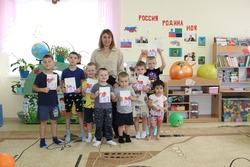 Культработники села Богословка губкинской территории провели мастер-класс «Подарок папе»