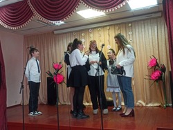 Культработники  Ивановки губкинской территории организовали для школьников конкурс «Мисс Весна»